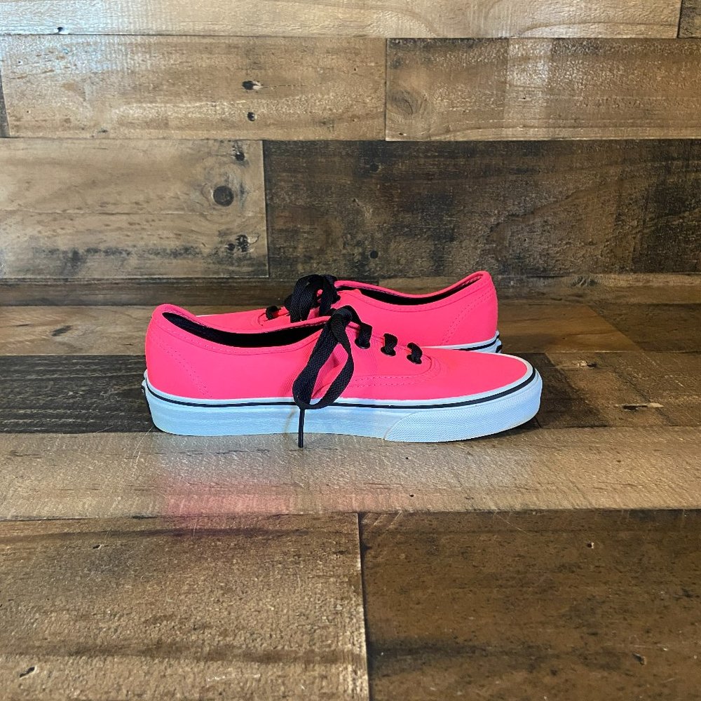 VANS Off The Wall Bright Pink Lace Up Sneaker Shoe Men's 5 Women's 6.5